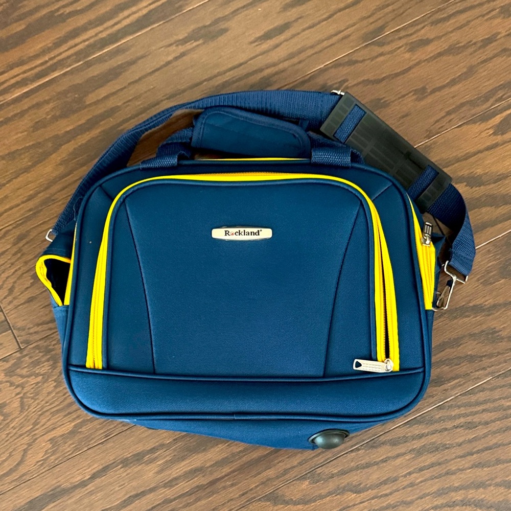 Rockland F102 Expandable Carry-On Softside